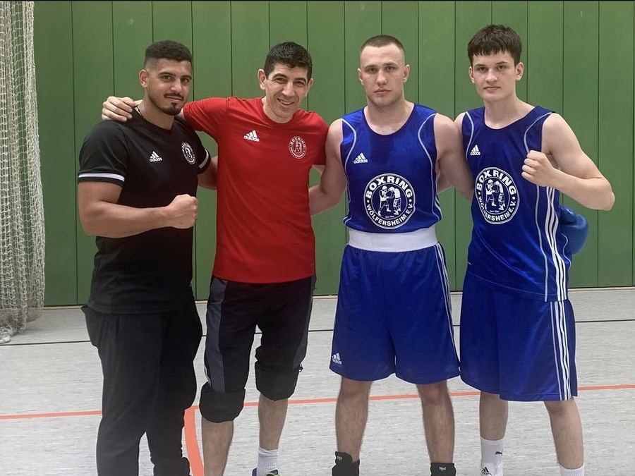 Vadim und Leonid Moskoglo nach ihrem Wettkampfsparring, Boxring Wetterau