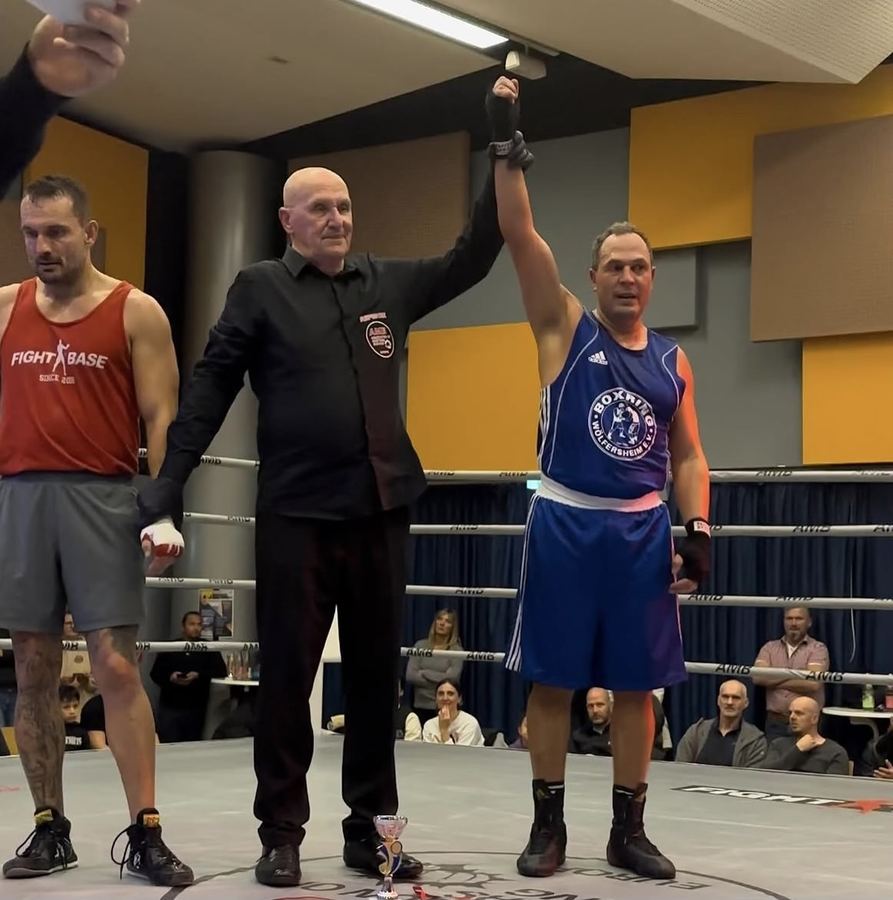 Philipp Guirguis nach seinem KO-Sieg beim Masterboxen in Amberg, Boxring Wetterau